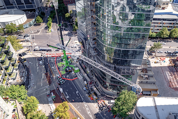 Boom Logistics received delivery of its new Liebherr LTM1750-9.1, a 750t capacity crane, to complete this lift in Melbourne’s CBD. It’s the largest capacity crane seen on Melbourne’s streets.