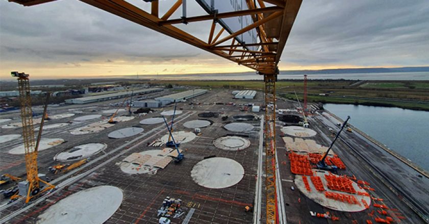 A planned offshore wind farm, located between 13 and 22 kilometres from the coast of Fécamp in Normandy, will feature 18 Potain tower cranes equipped with anti-collision systems.