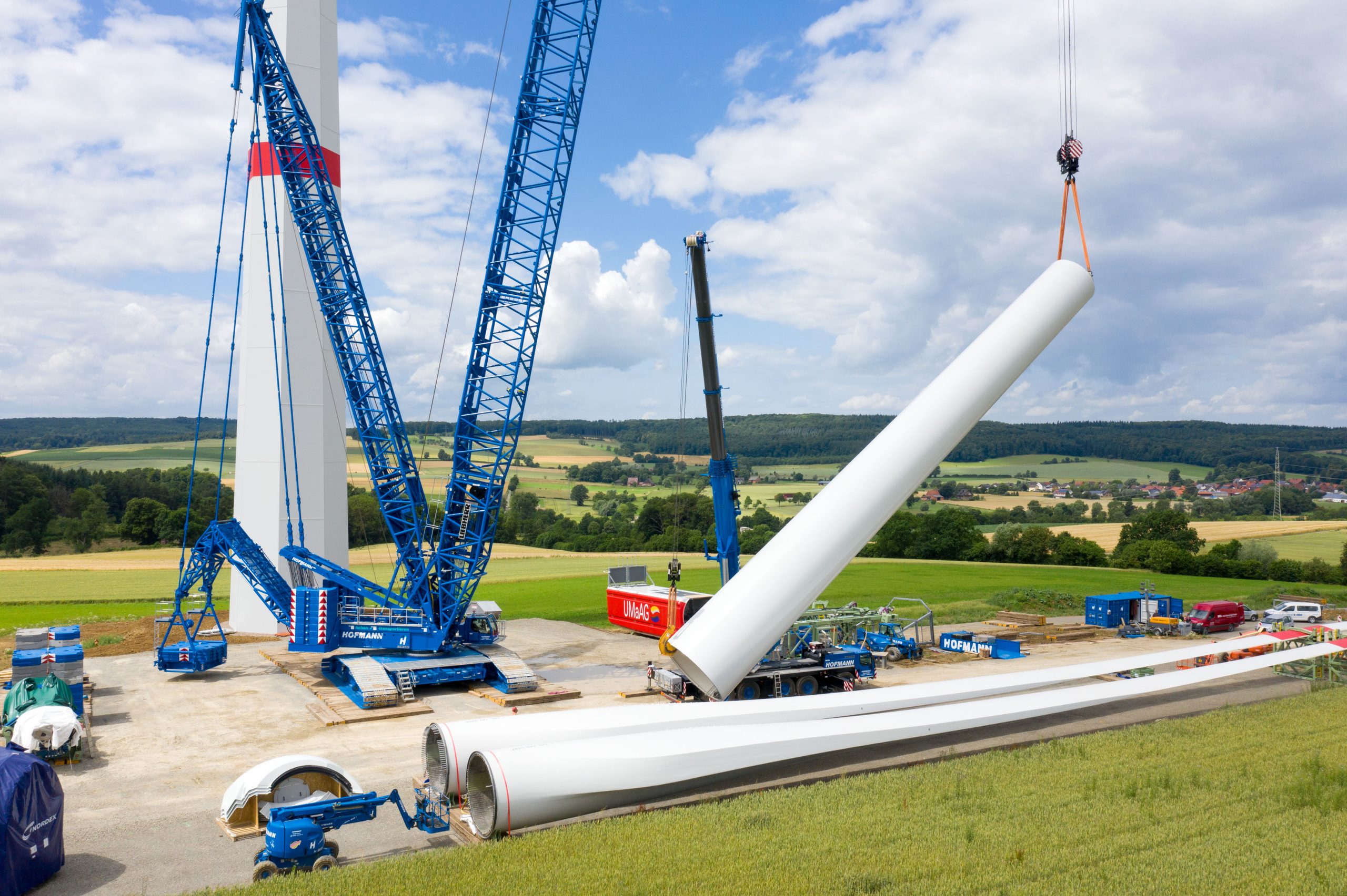 New Liebherr crawler starts powerfully - Cranes & Lifting