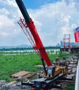The Sany STC500BEV works on the Changsha Bridge in China.