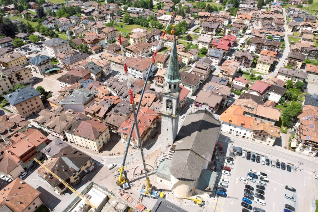 Santoni Autogru deployed two Grove GMK4100L cranes to complete refurbishment works on the San Lorenzo church.