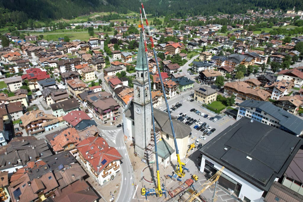 Santoni Autogru deployed two Grove GMK4100L cranes to complete refurbishment works on the San Lorenzo church.