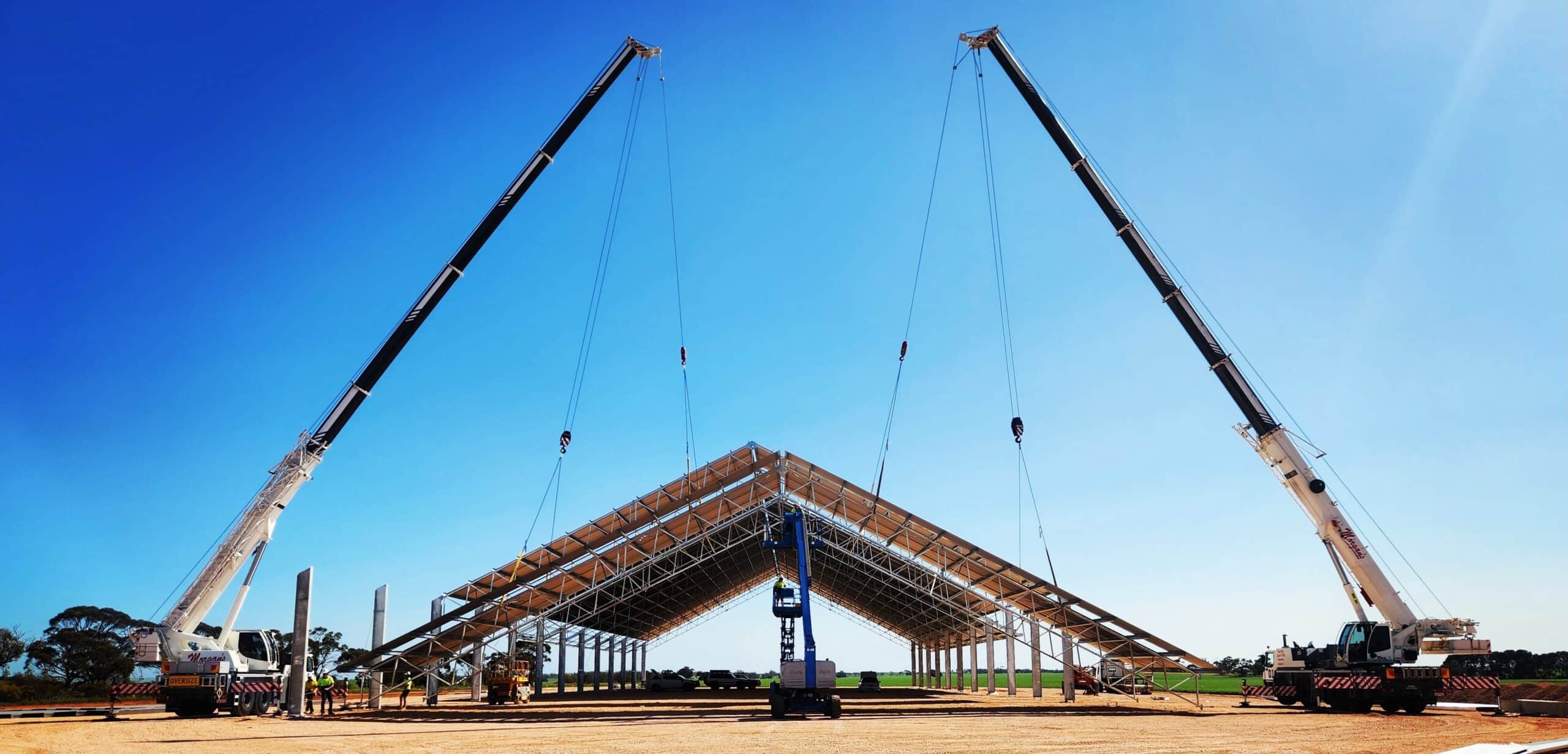 Morgan's Cranes' Liebherr LTM 1060-3.1 was recently involved in a dual shed roof lift