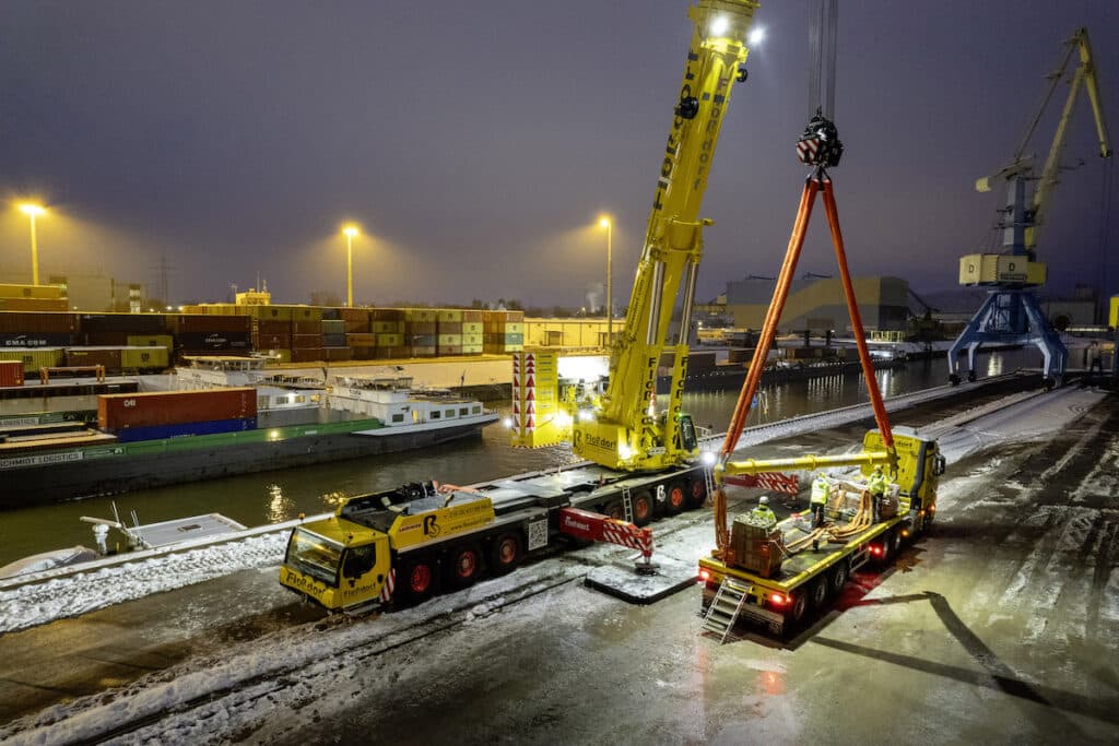 Flossdorf purchases new Liebherr mobile cranes.