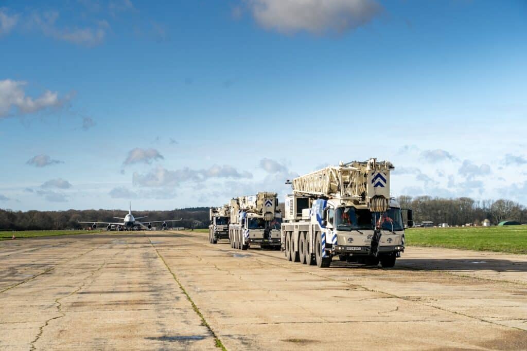 Grove sells 10 all-terrain cranes to UK company Southern Cranes.